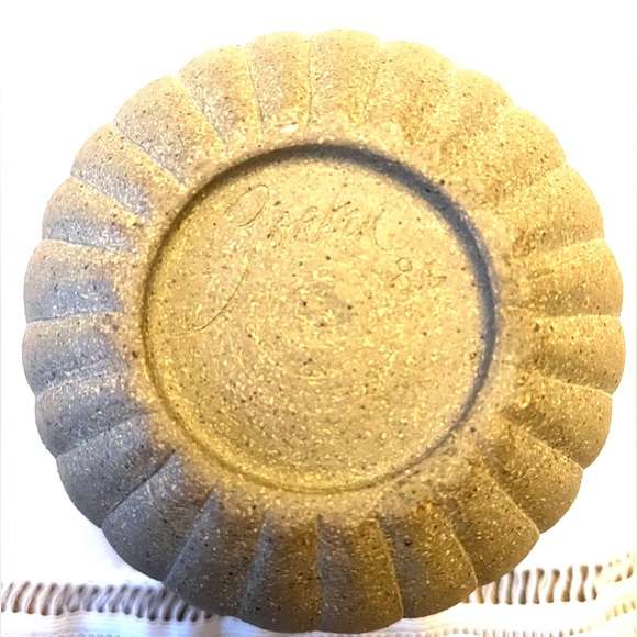 Vintage Handmade Pottery- small vase - Picture 3 of 3